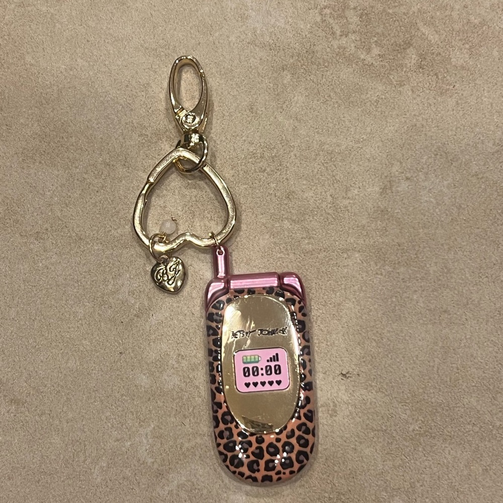 Betsey Johnson flip phone keychain